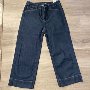 Chicos 6R Denim Trouser Crops color: Rome Indigo 23 inch inseam